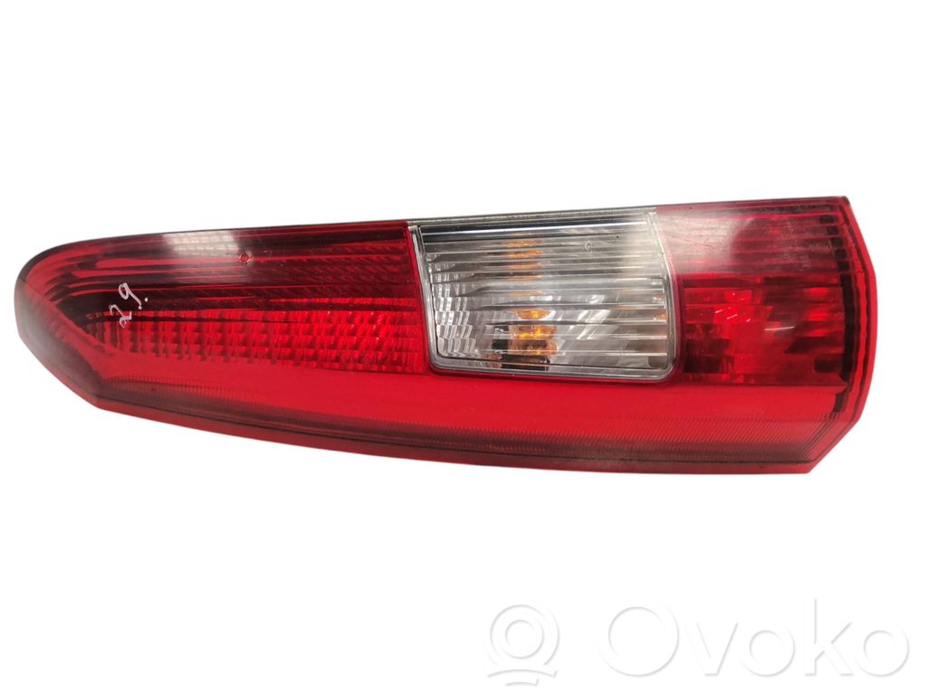 Volvo V70 Aizmugurējais lukturis virsbūvē 
