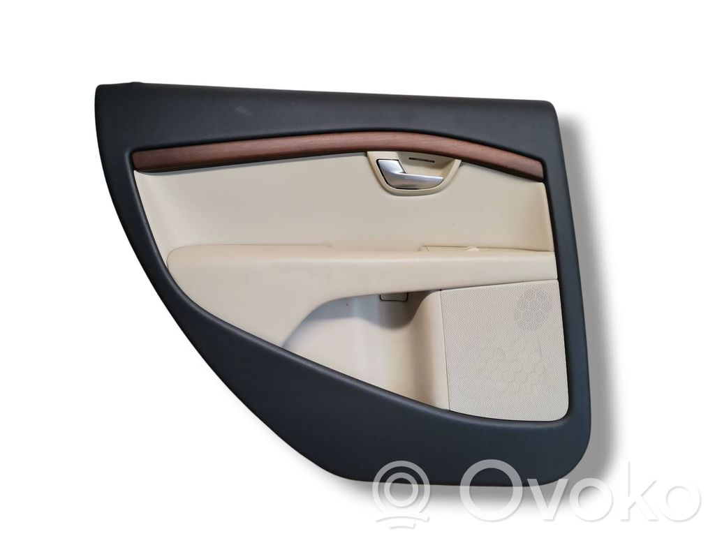 Volvo V70 Apšuvums aizmugurējām durvīm 