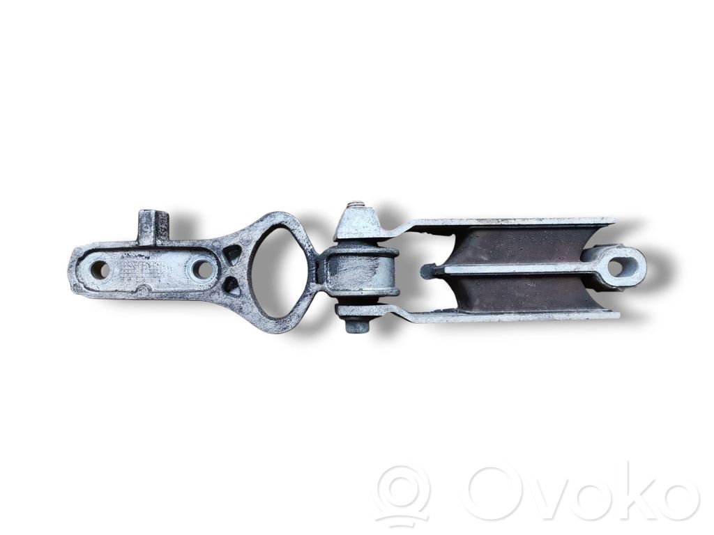 Volvo V60 Engine mount bracket 