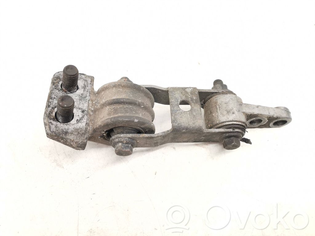 Volvo V70 Engine mount bracket 