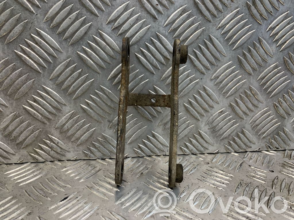 Volvo V70 Engine mounting bracket 