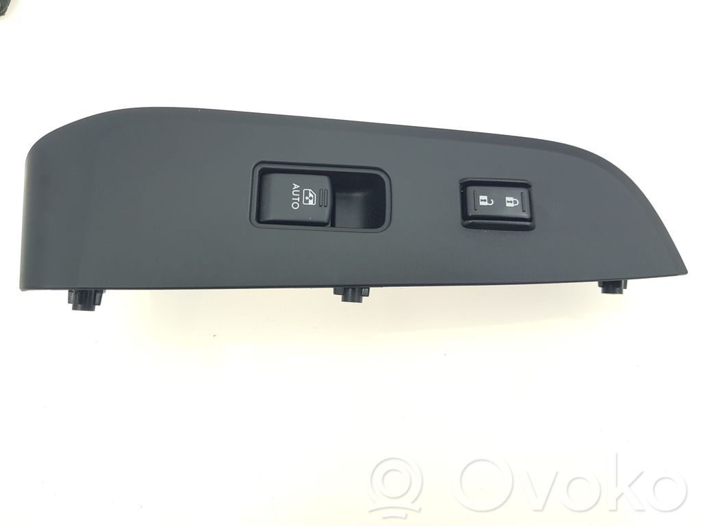 Subaru Legacy Electric window control switch 