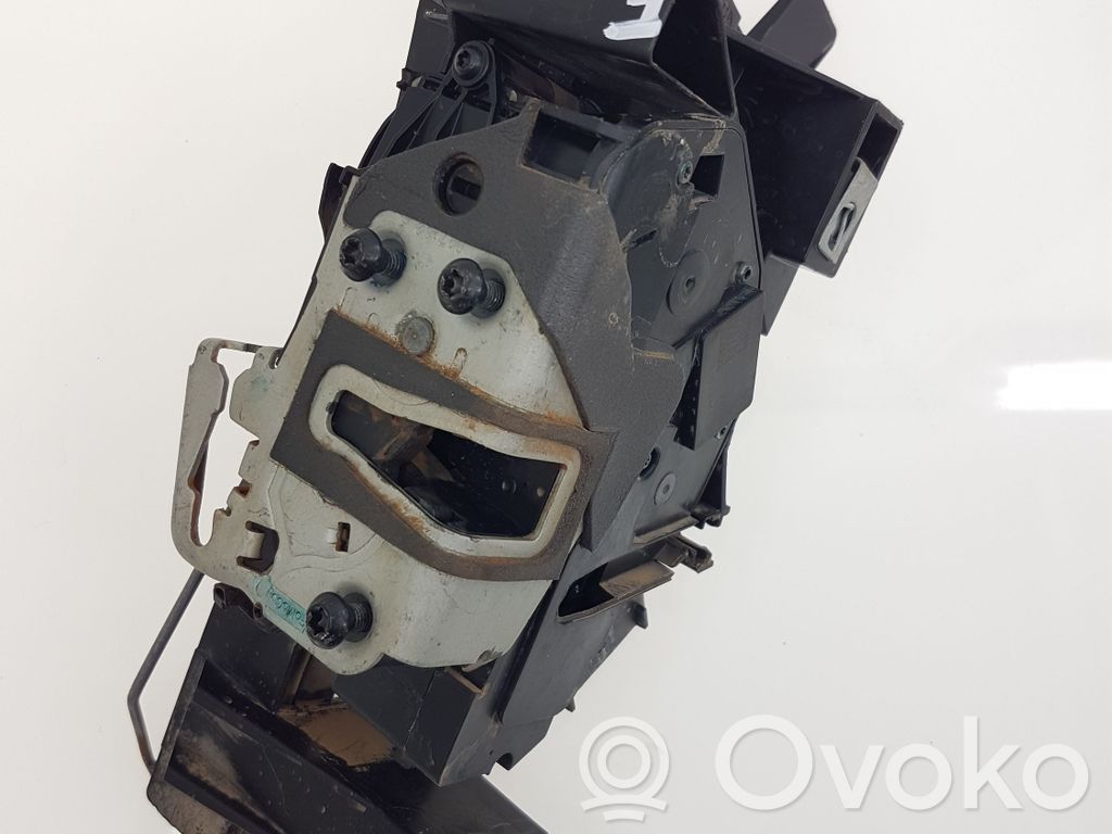 Ford Fusion II Priekšpusē slēdzene 