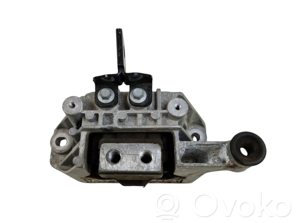 Chrysler Pacifica Engine mount bracket 