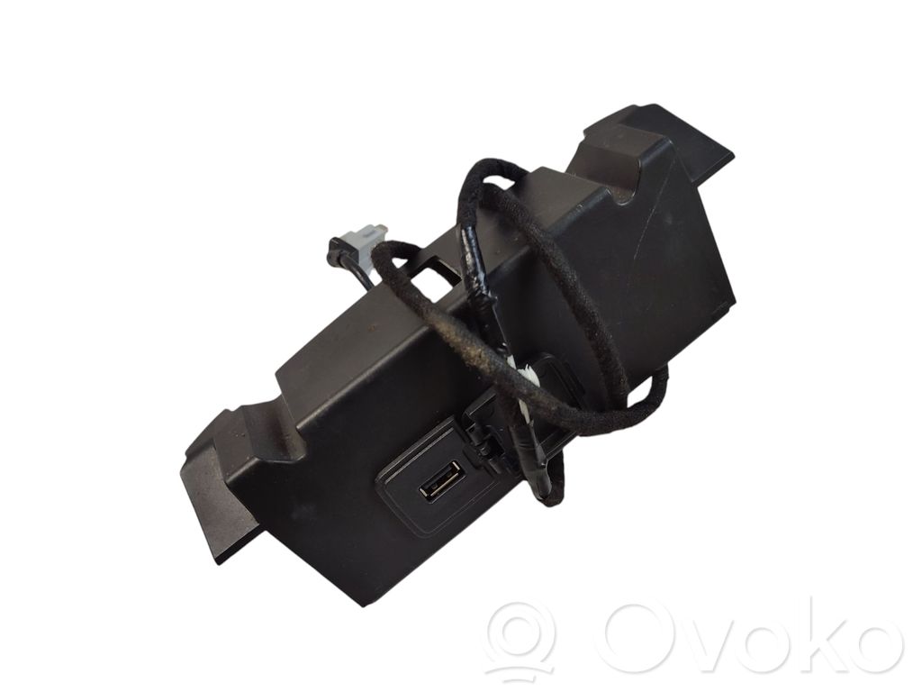 Ford Explorer V USB socket connector 