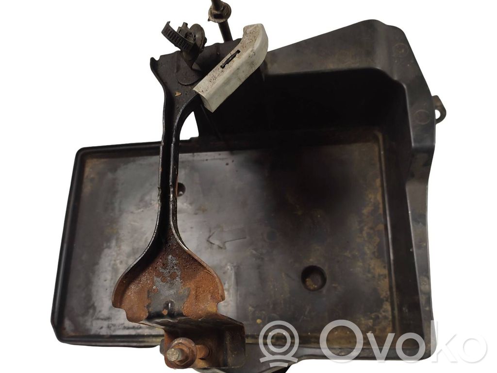 Subaru Outback (BS) Battery tray 