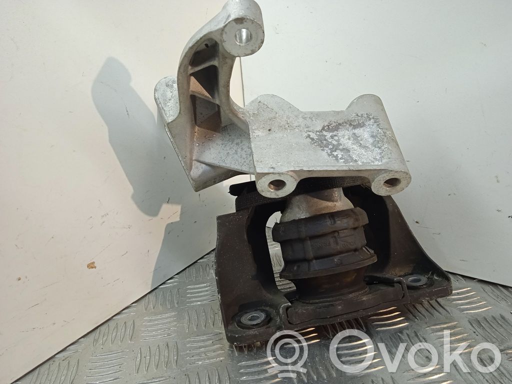 Volvo XC90 Gearbox mounting bracket 