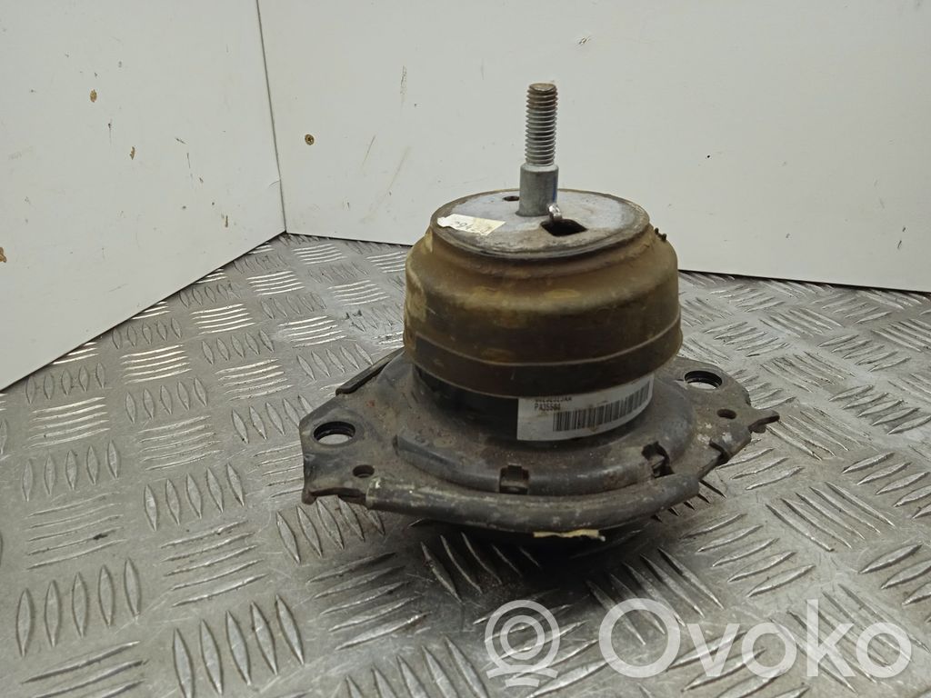 Jeep Grand Cherokee Engine mount bracket 