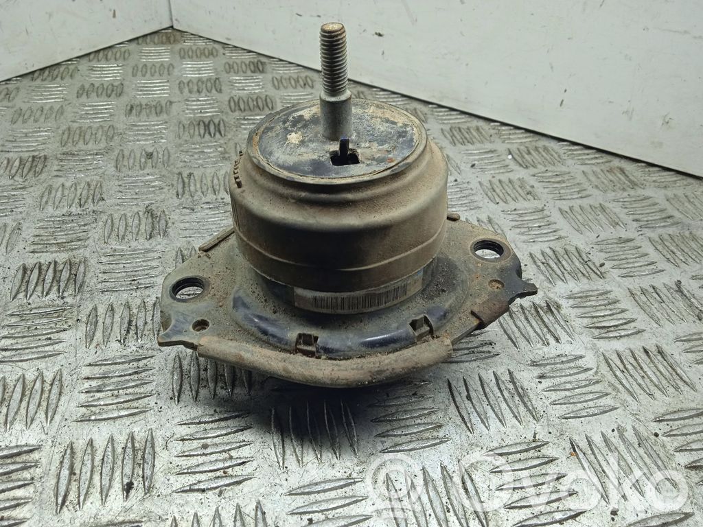 Jeep Grand Cherokee Engine mount bracket 