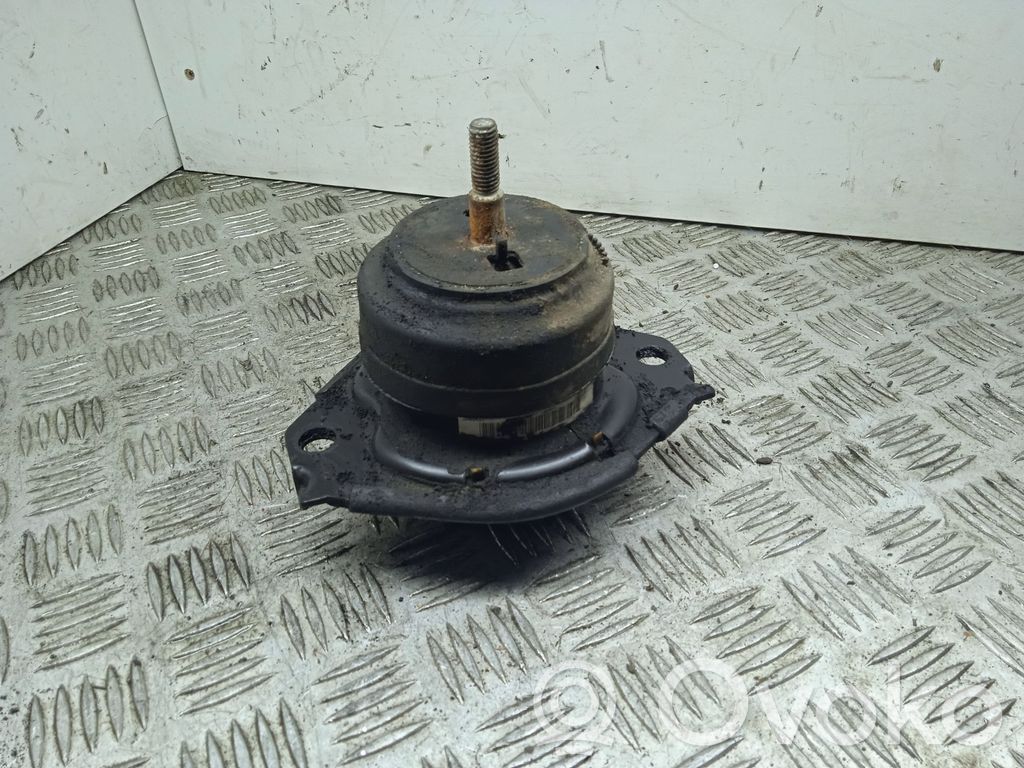 Jeep Grand Cherokee Engine mount bracket 