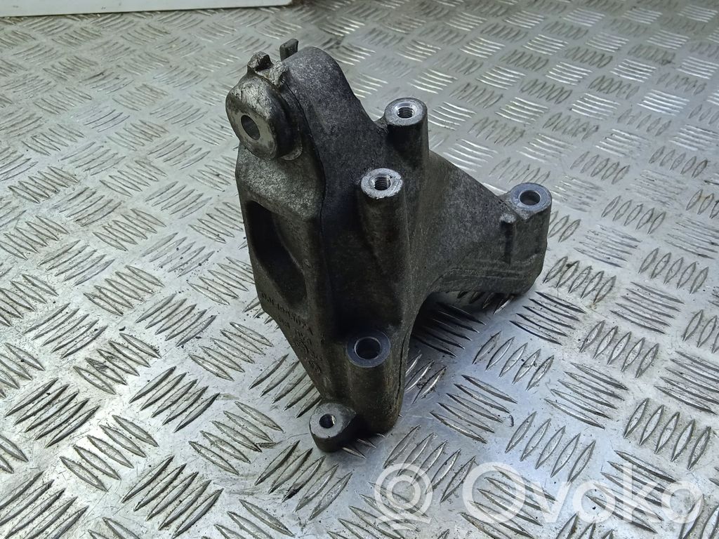 Volkswagen Crafter Engine mounting bracket 
