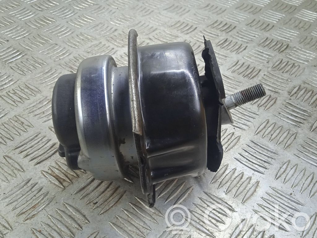 BMW X5 E70 Engine mount bracket 