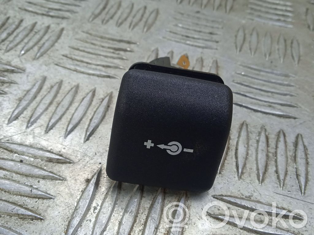 12 V Socket (rear)   6904008