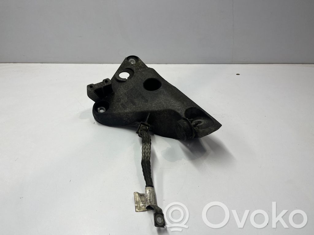 BMW X5 E70 Engine mounting bracket 