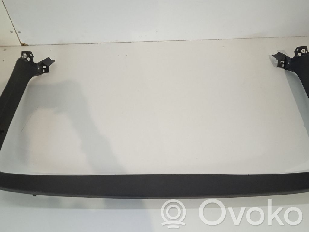 Porsche Macan (95B) Tailgate trim 