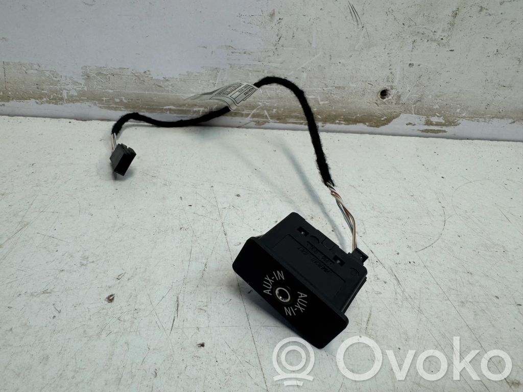 BMW 3 E90 E91 USB socket connector 