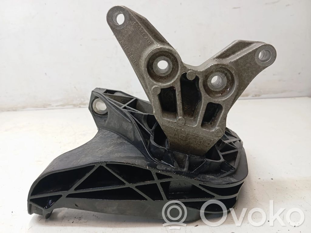 Peugeot 5008 II Engine mount bracket 