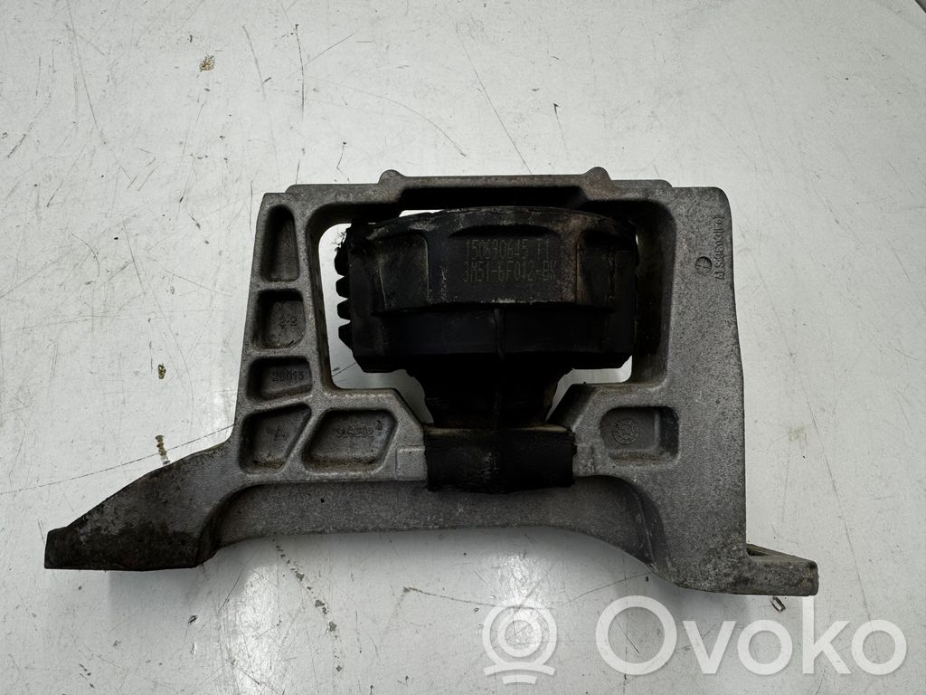 Volvo V40 Engine mount bracket 