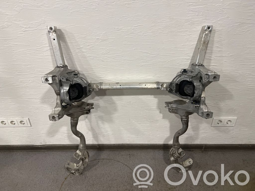 Audi Q7 4M Priekinis traversas 