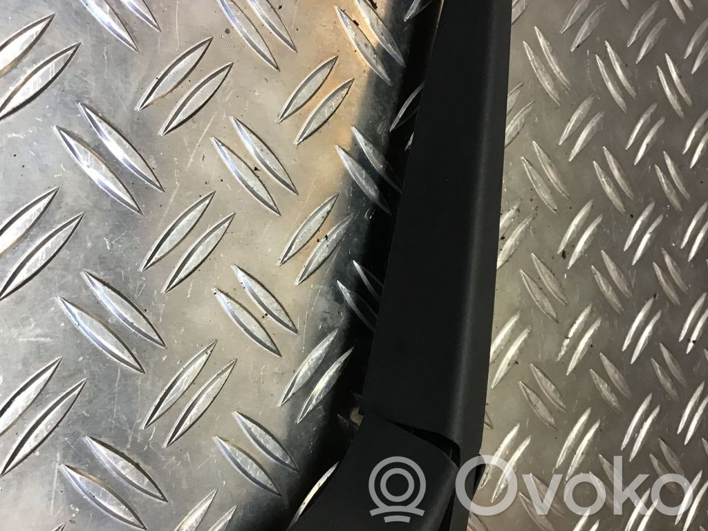Rear wiper blade arm