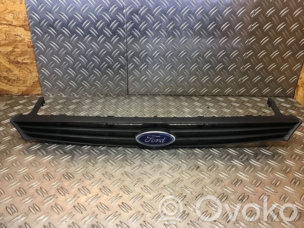 Ford Focus Front bumper upper radiator grill 