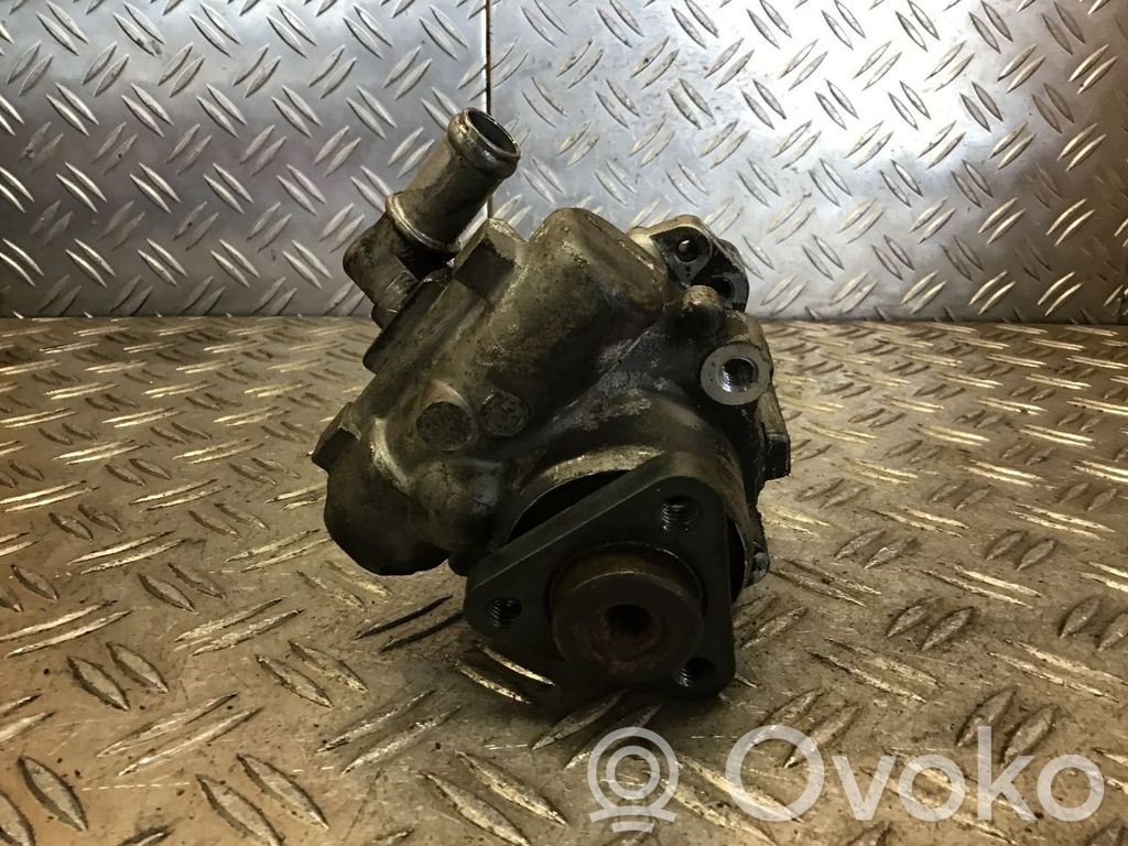 Audi A4 S4 B5 8D Ohjaustehostimen pumppu 
