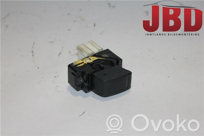 Electric window control switch   83071SA160