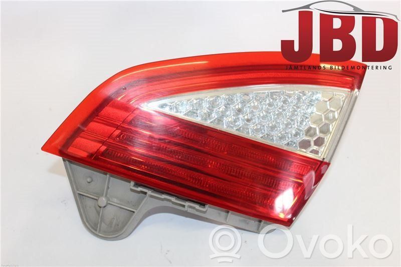 Ford Mondeo MK IV Lampă spate în capacul portbagajului 