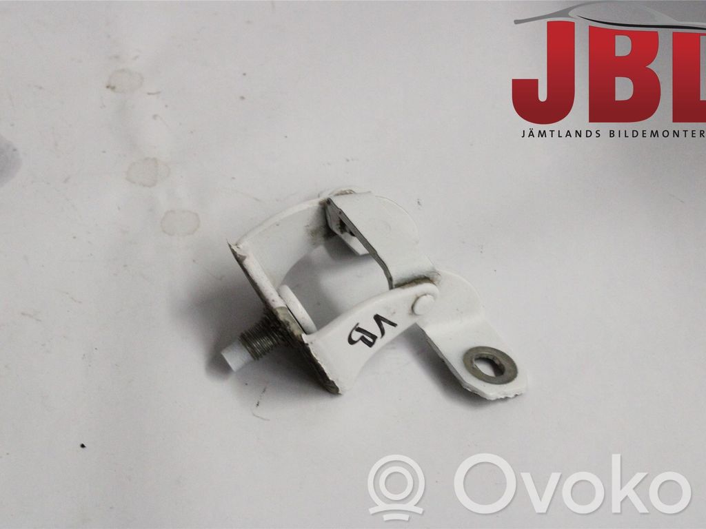 Nissan Pulsar Tailgate/trunk/boot hinge 