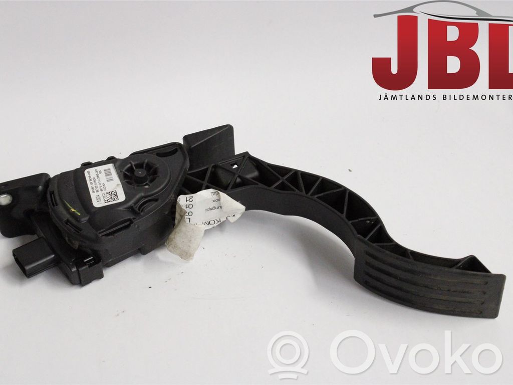 Accelerator throttle pedal   1710214