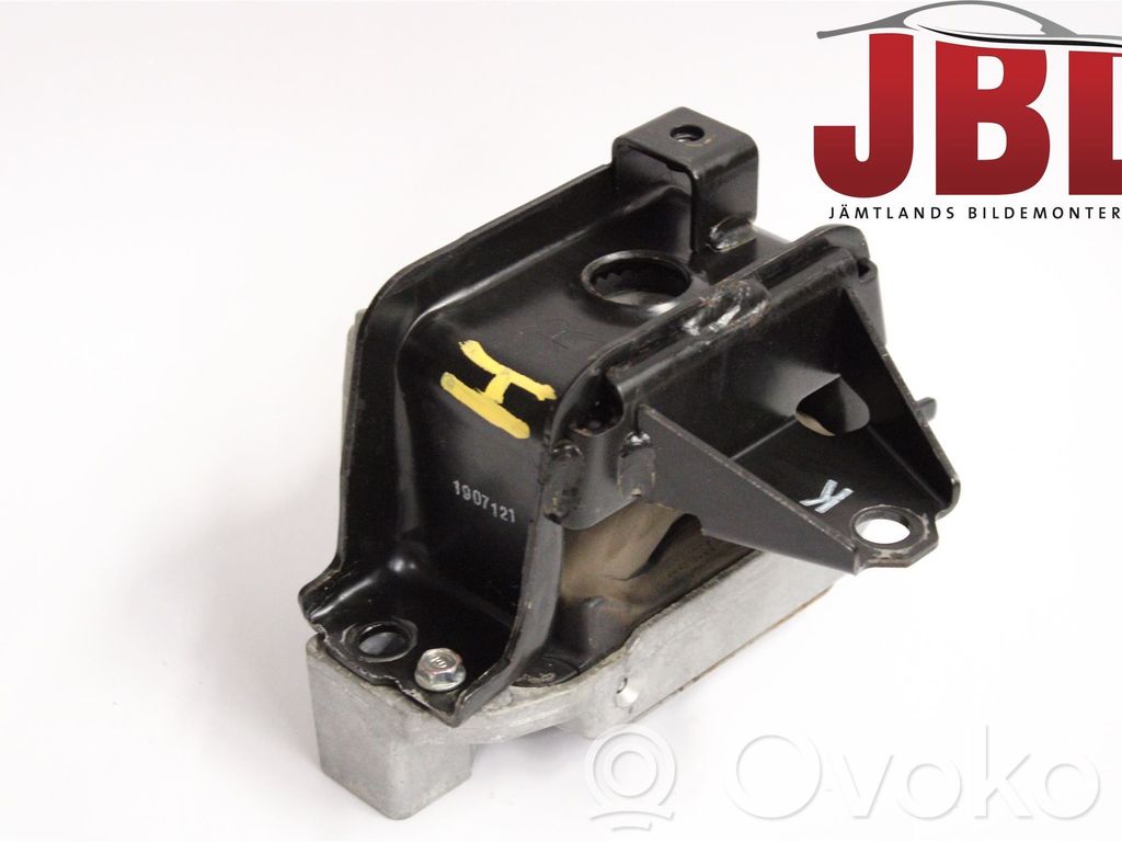 Mitsubishi Outlander Engine mounting bracket 