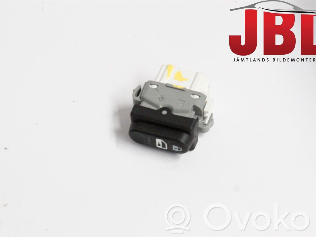 Nissan Qashqai Central locking switch button 