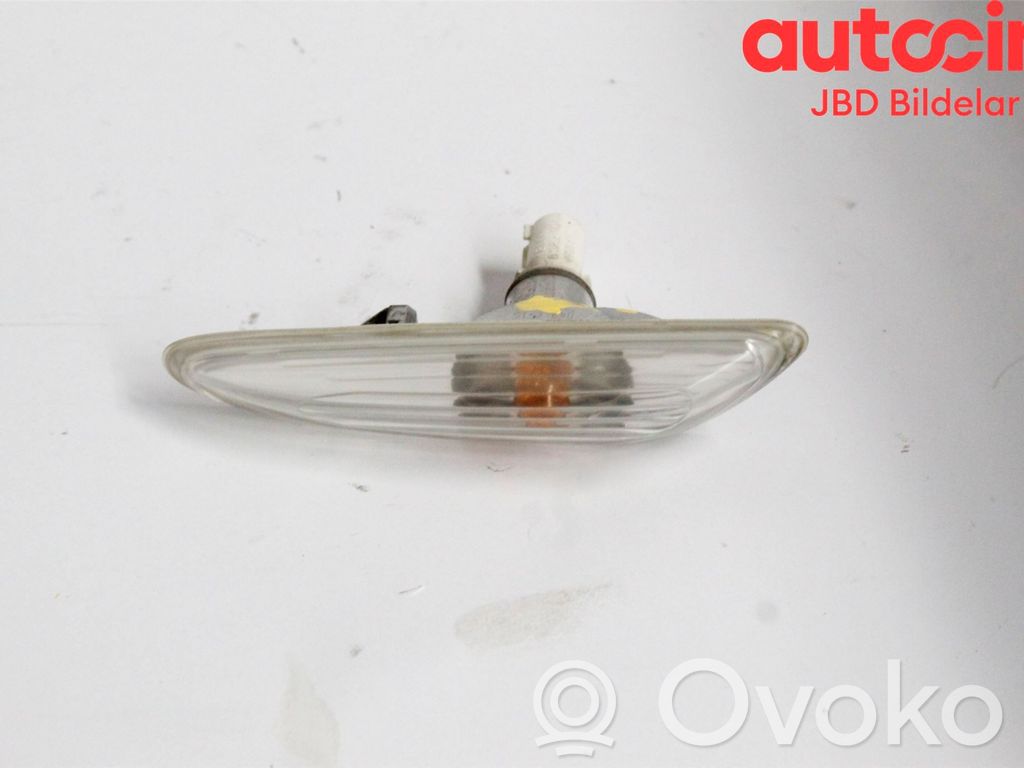 Front fender indicator light   63133418445