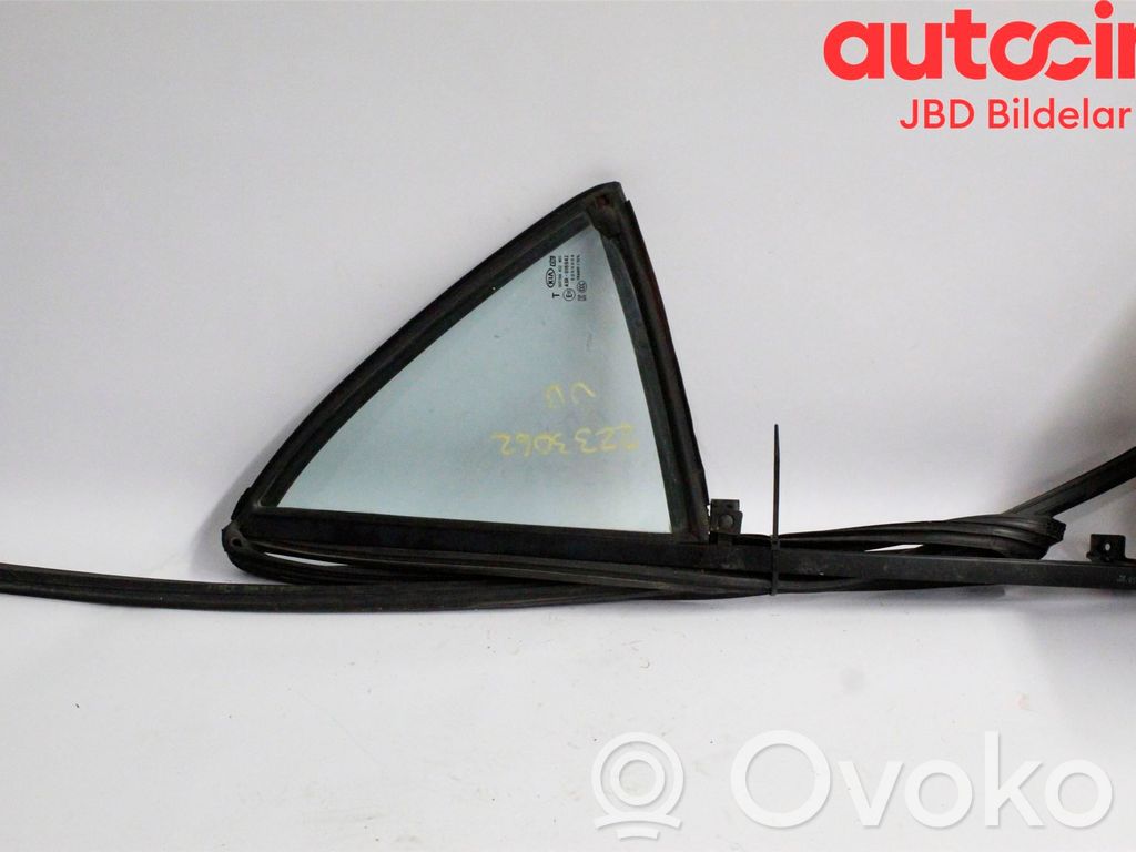 KIA Picanto Ventanilla de ventilación de la puerta trasera 