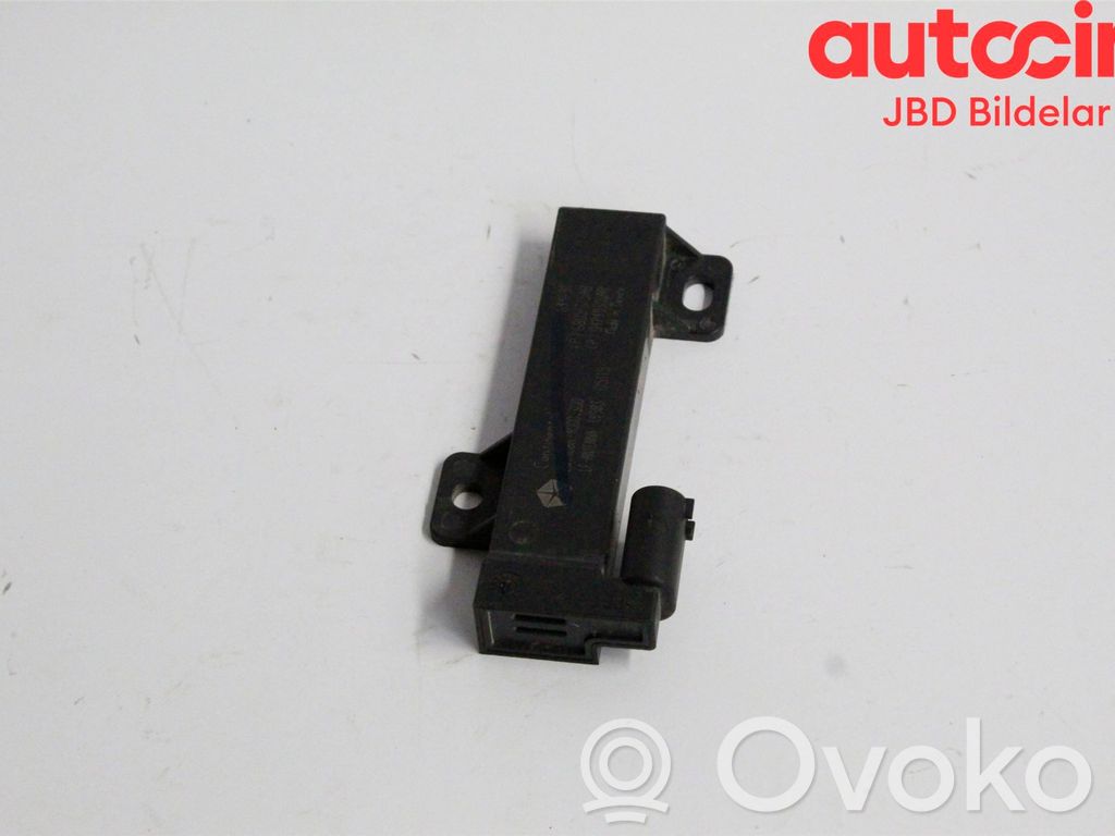 Antenos stiprintuvas   68051315AB,04749301AB,68051315AB