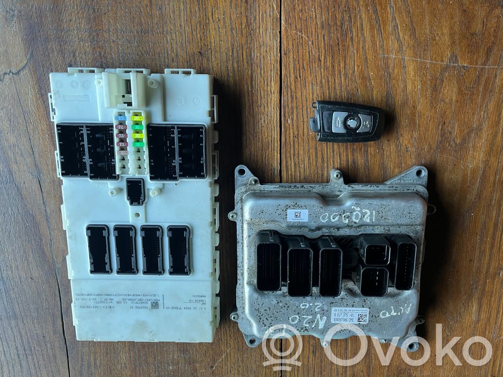BMW 3 E92 E93 Engine control unit/module 