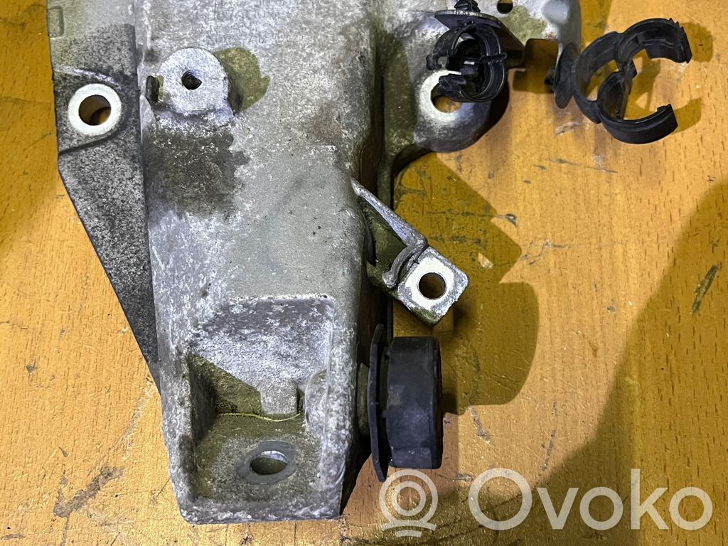 BMW 3 E92 E93 Engine mounting bracket 