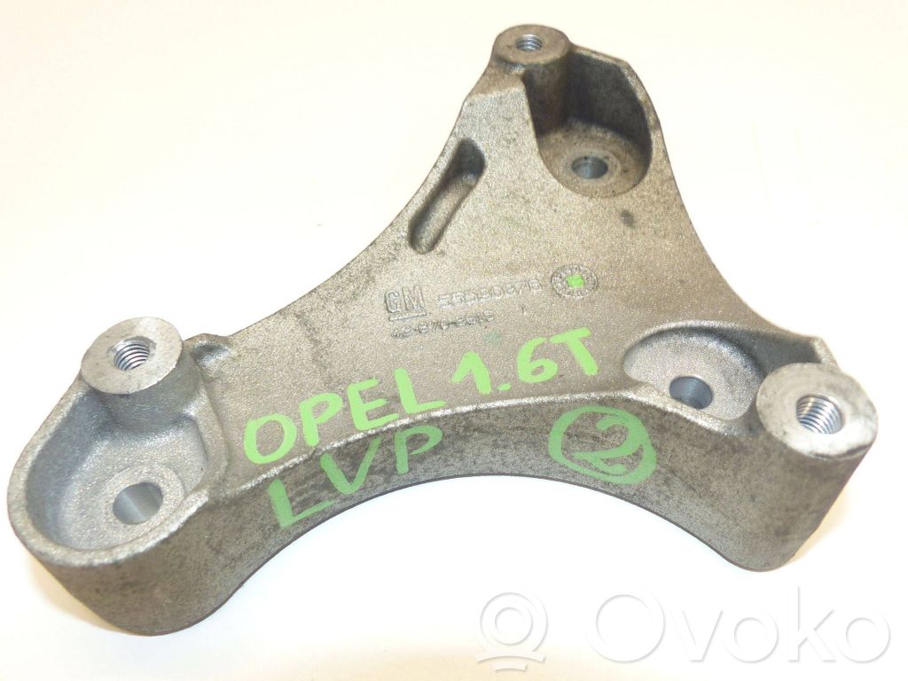 Opel Astra J Engine mounting bracket 