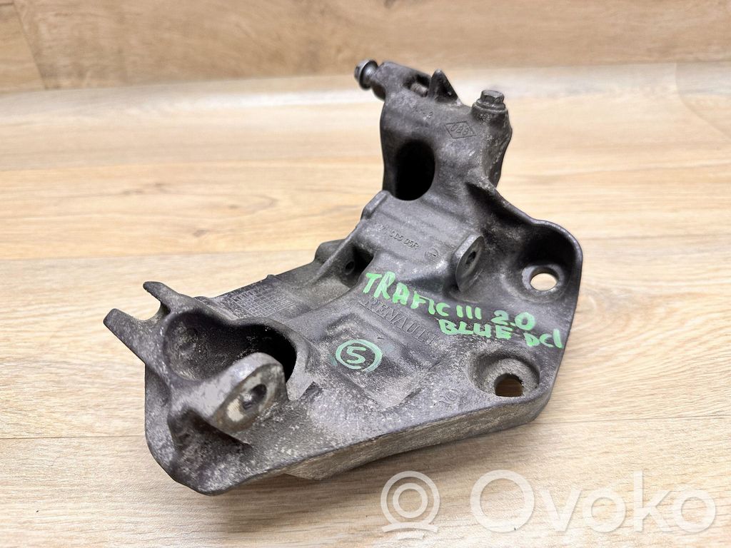 A/C compressor mount bracket   117106505R,117106505R,BLUE,DCI,EURO6,M9R