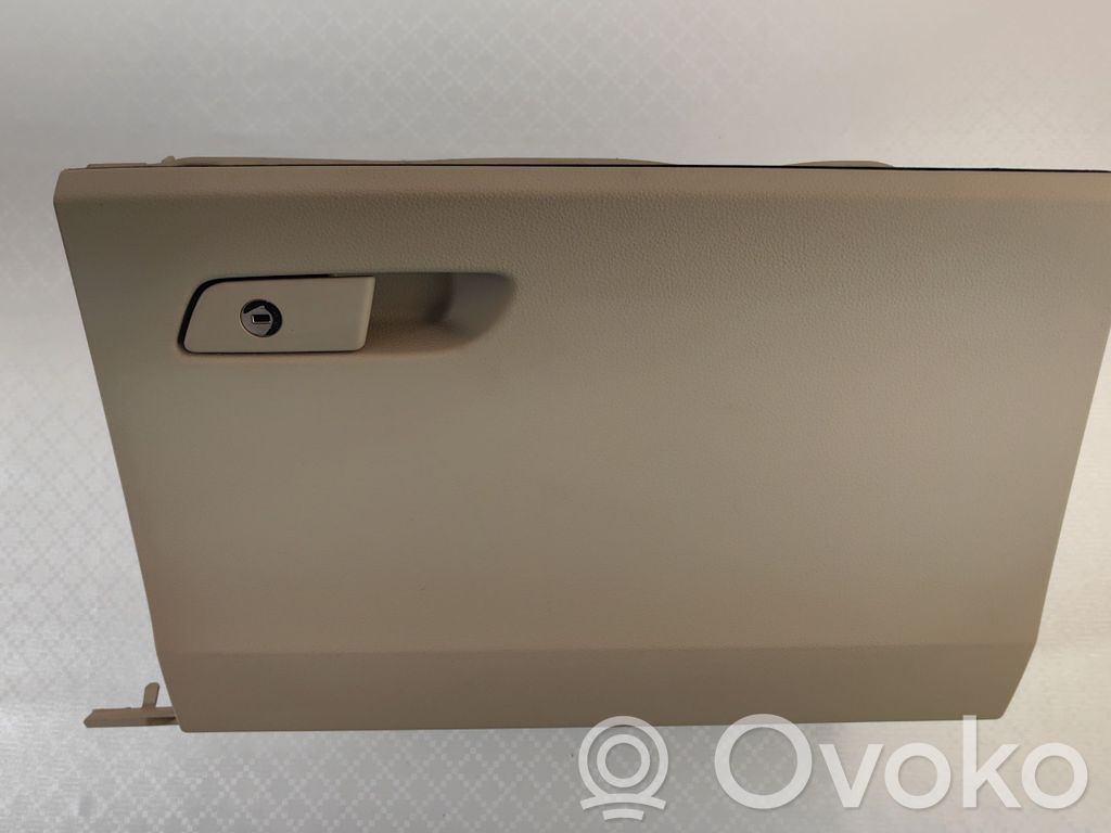 Handschuhfach   80B857035A,80B857035B,5Q0919237,80A971679A