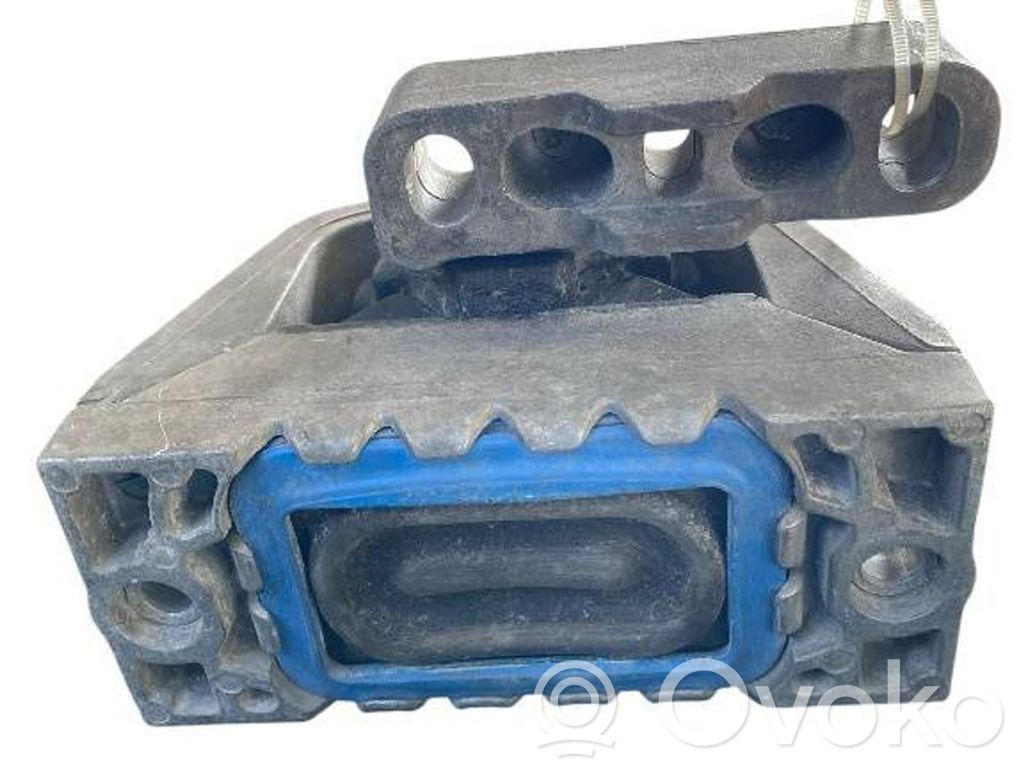 Engine mount bracket   09070