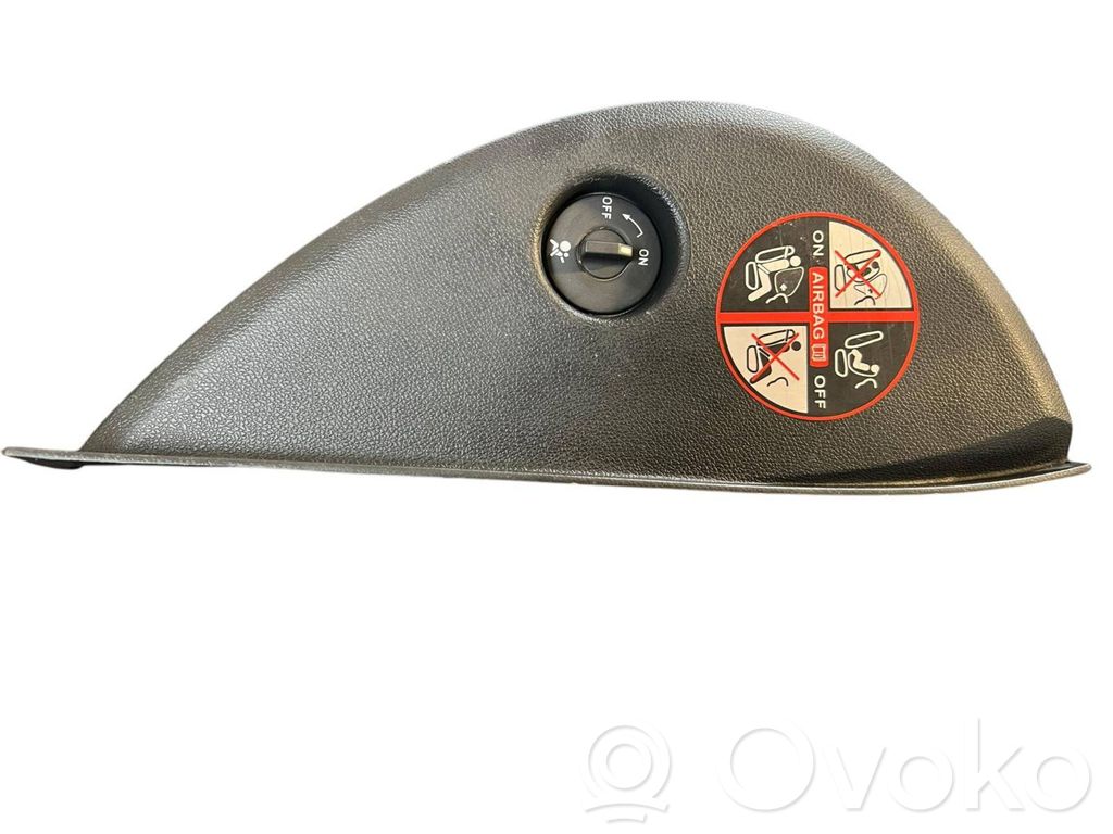 Renault Fluence Garniture d'extrémité latérale du tableau de bord 