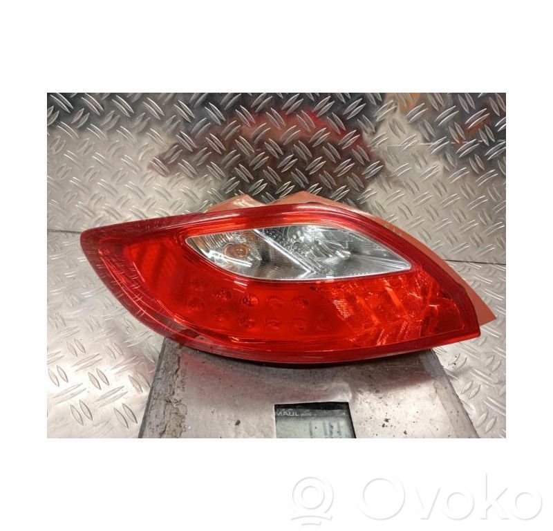 Mazda 2 Aizmugurējais lukturis virsbūvē 