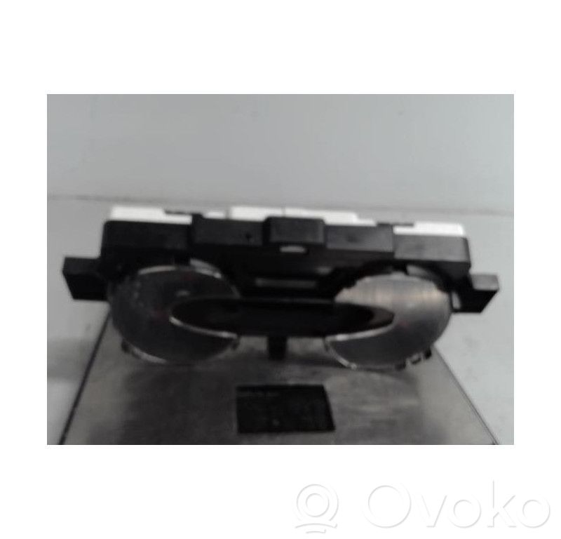 Renault Captur Speedometer (instrument cluster) 