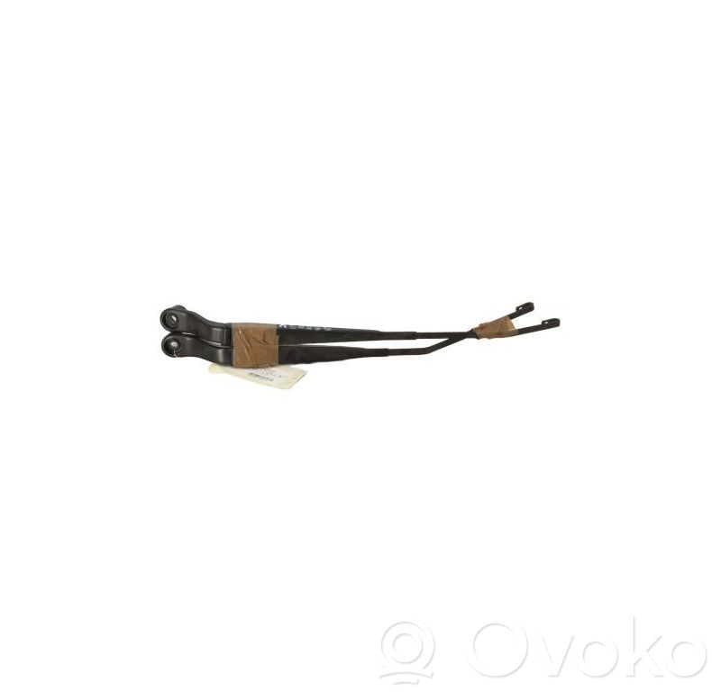 Front wiper blade arm
