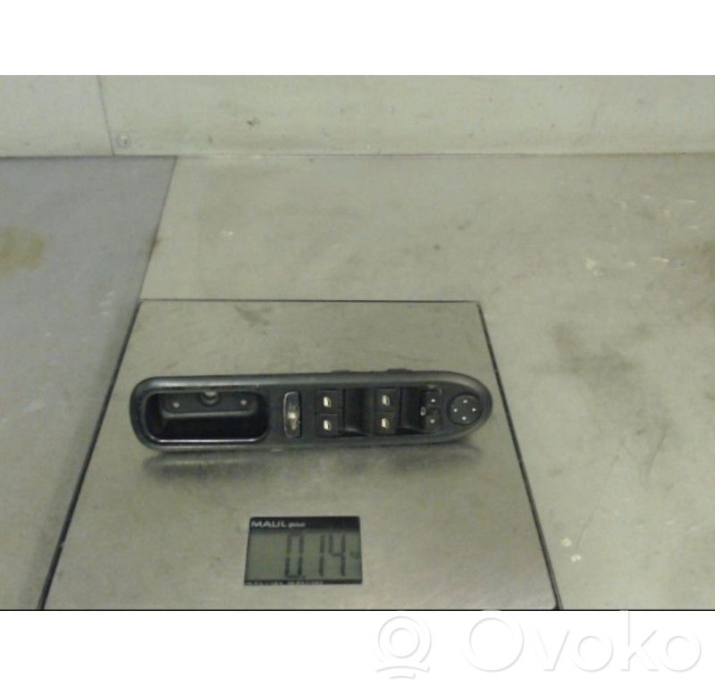 Peugeot 407 Electric window control switch 