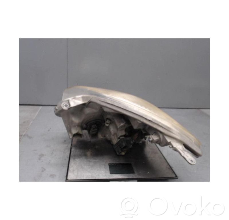 Toyota Corolla Verso E121 Phare frontale 
