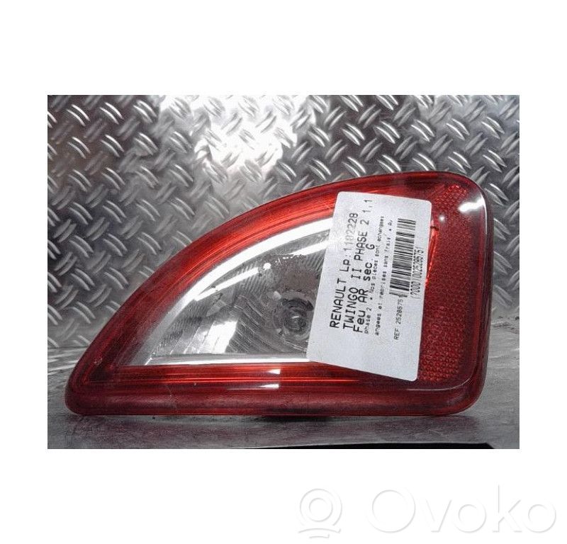 Renault Twingo II Lampă spate în capacul portbagajului 