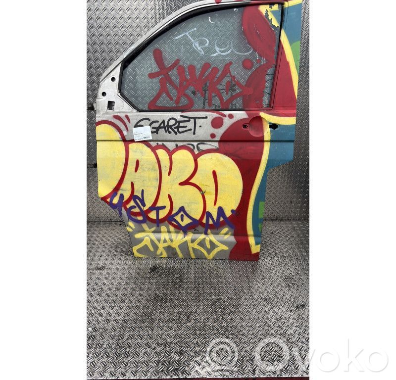 Puerta delantera   7LA831055B