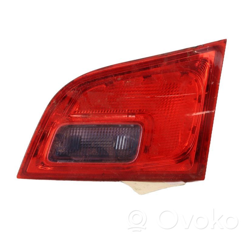Opel Astra J Lampă spate în capacul portbagajului 